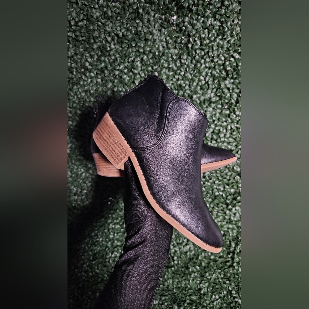 Old Navy Black and Brown Ankle Boots with Pull Tabs